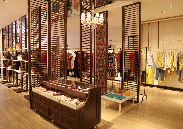 如何选择深圳服饰道具