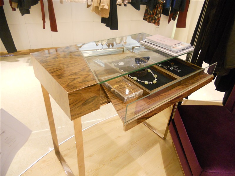 深圳展柜材质怎么选择